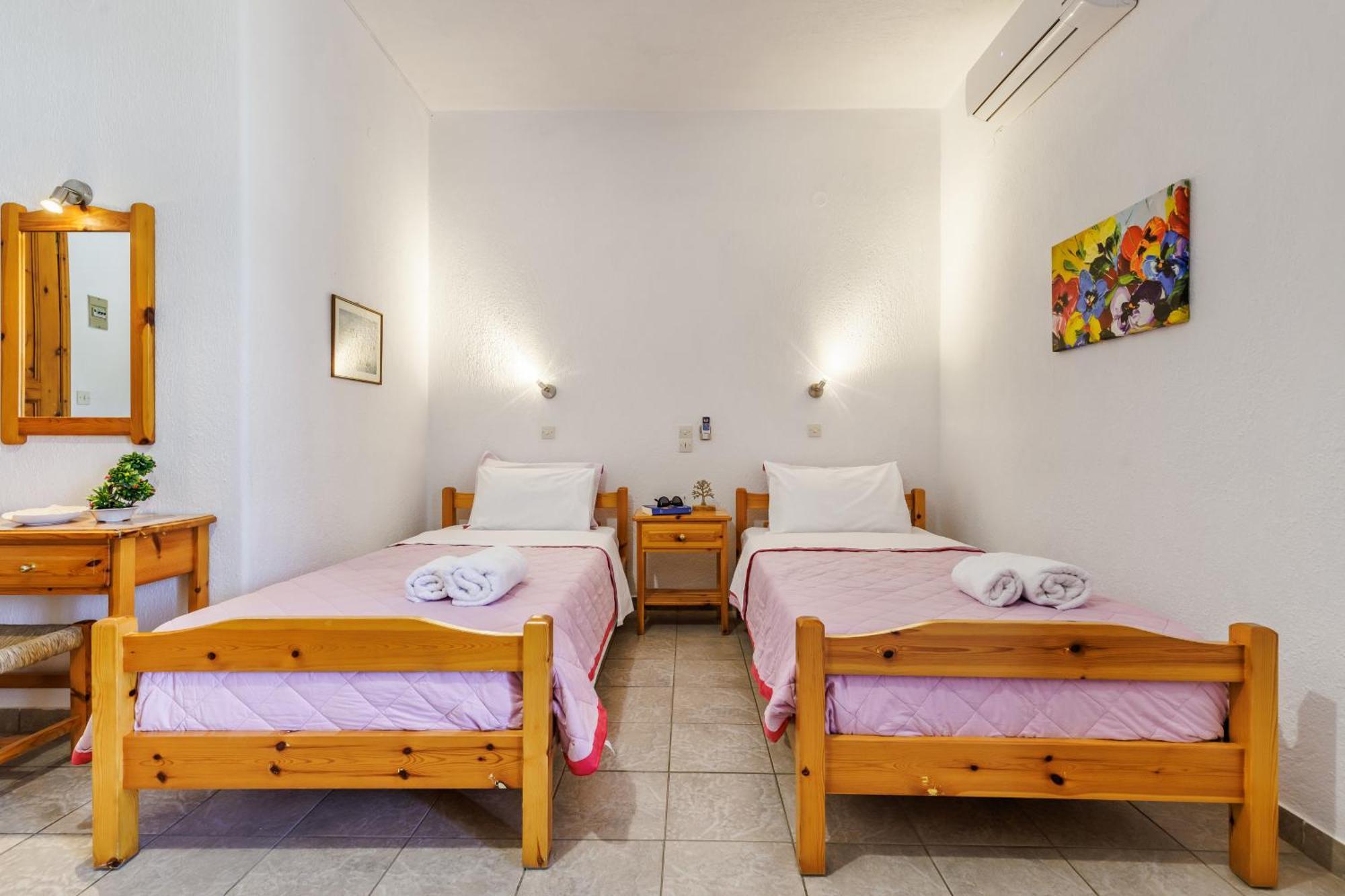 Nikolaos Studios Apartments Skopelos Town Exterior photo