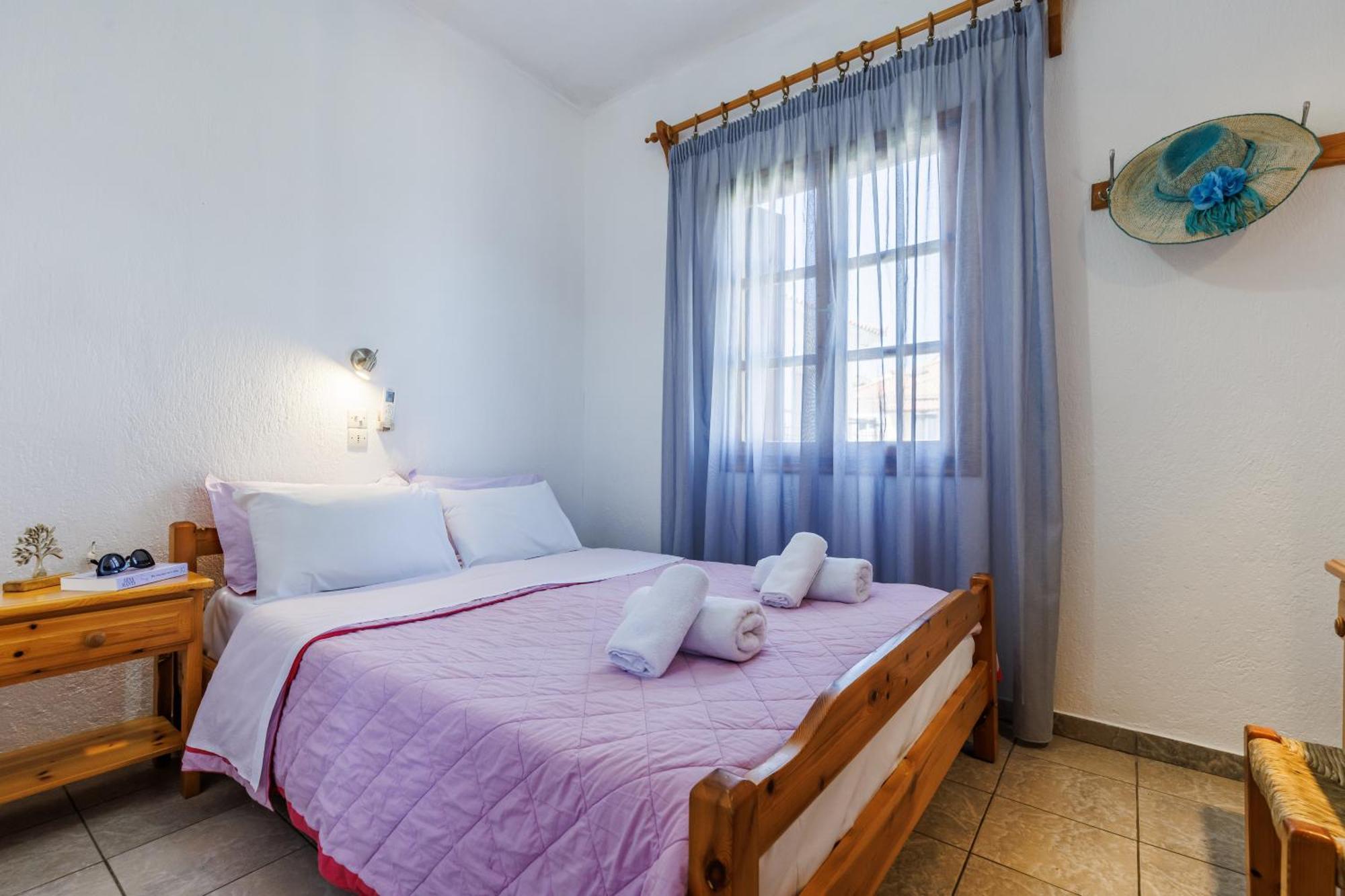 Nikolaos Studios Apartments Skopelos Town Exterior photo