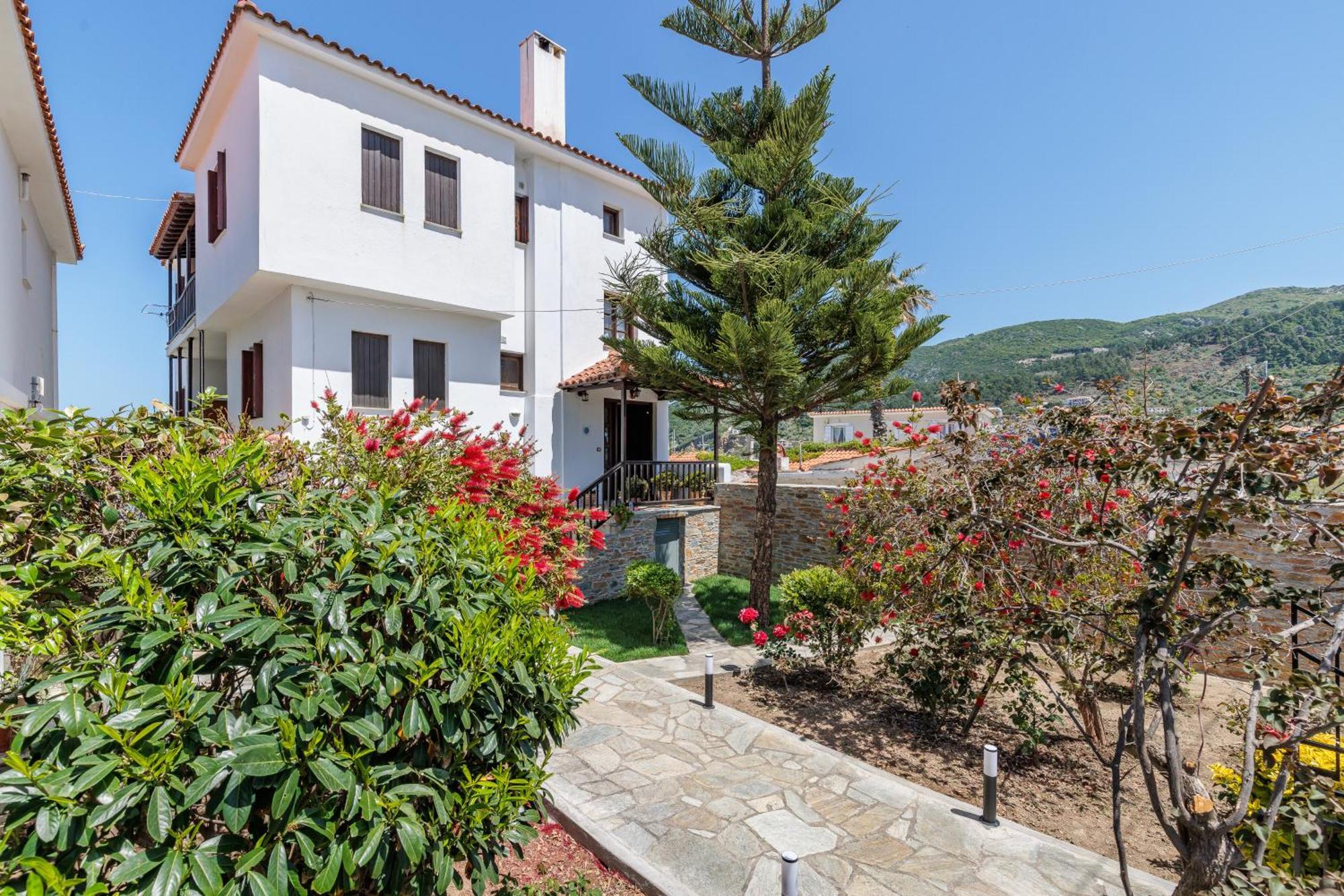 Nikolaos Studios Apartments Skopelos Town Exterior photo