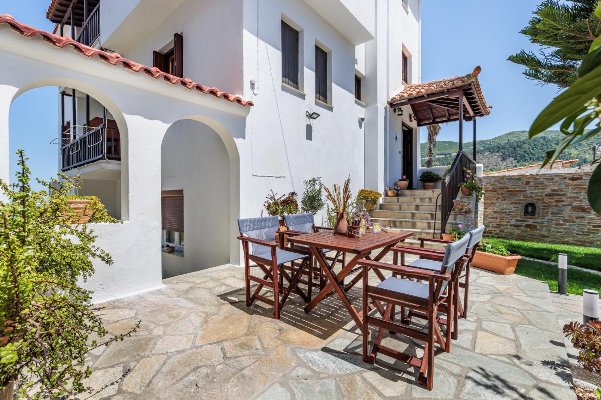 Nikolaos Studios Apartments Skopelos Town Exterior photo