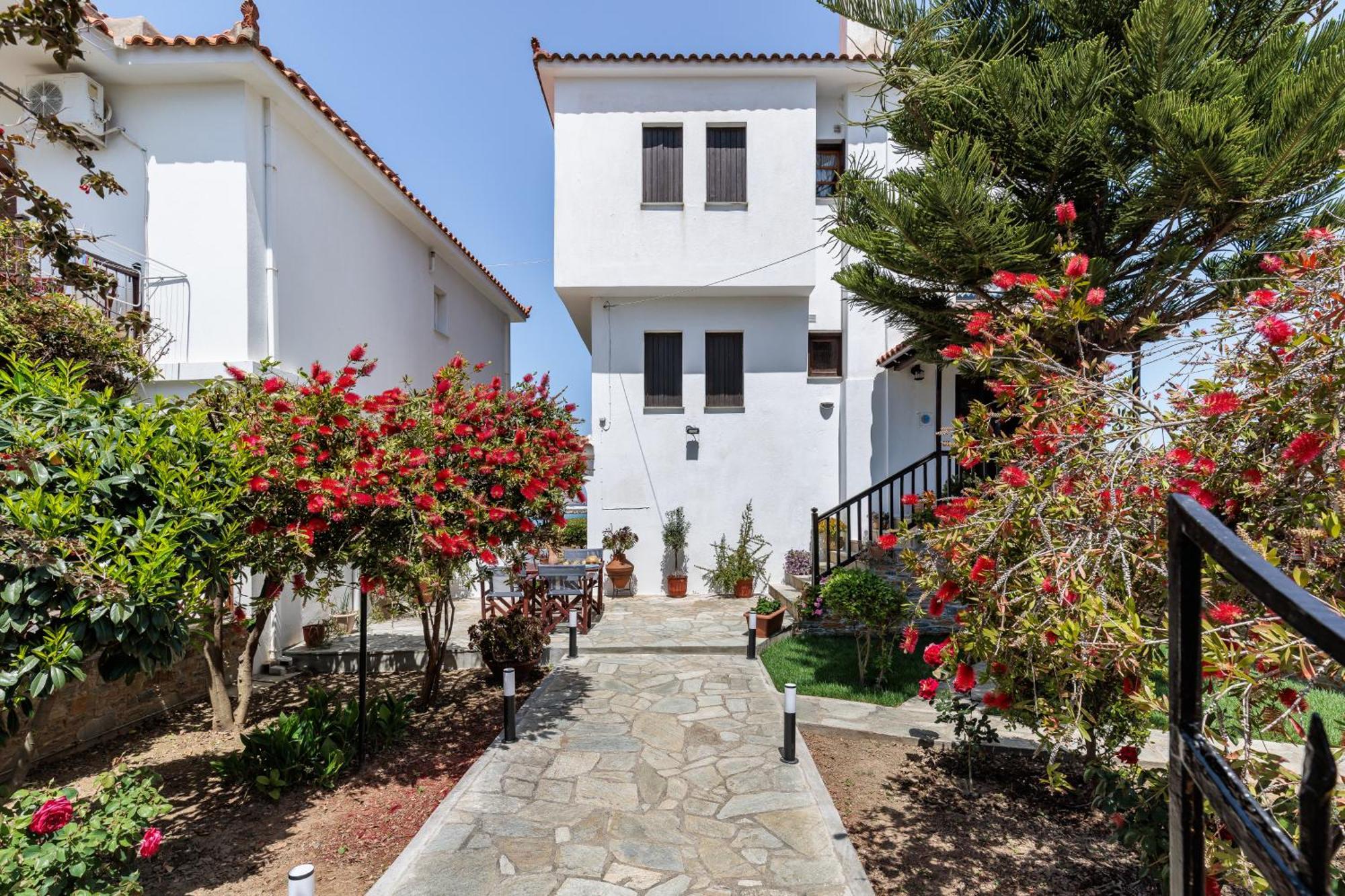 Nikolaos Studios Apartments Skopelos Town Exterior photo