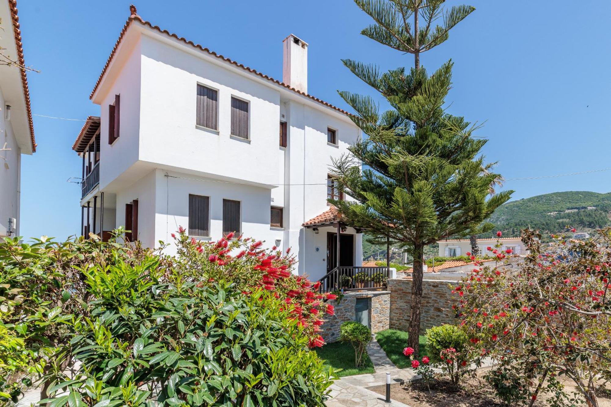 Nikolaos Studios Apartments Skopelos Town Exterior photo