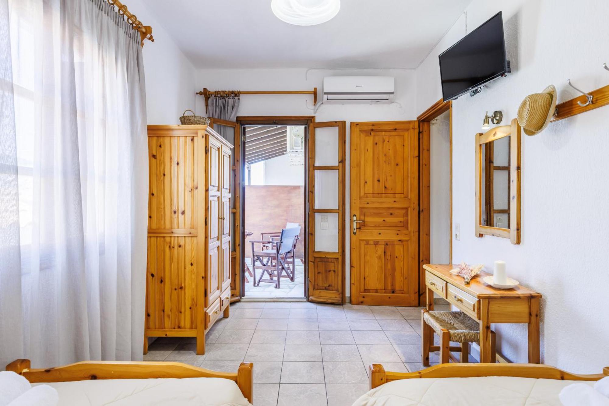 Nikolaos Studios Apartments Skopelos Town Exterior photo