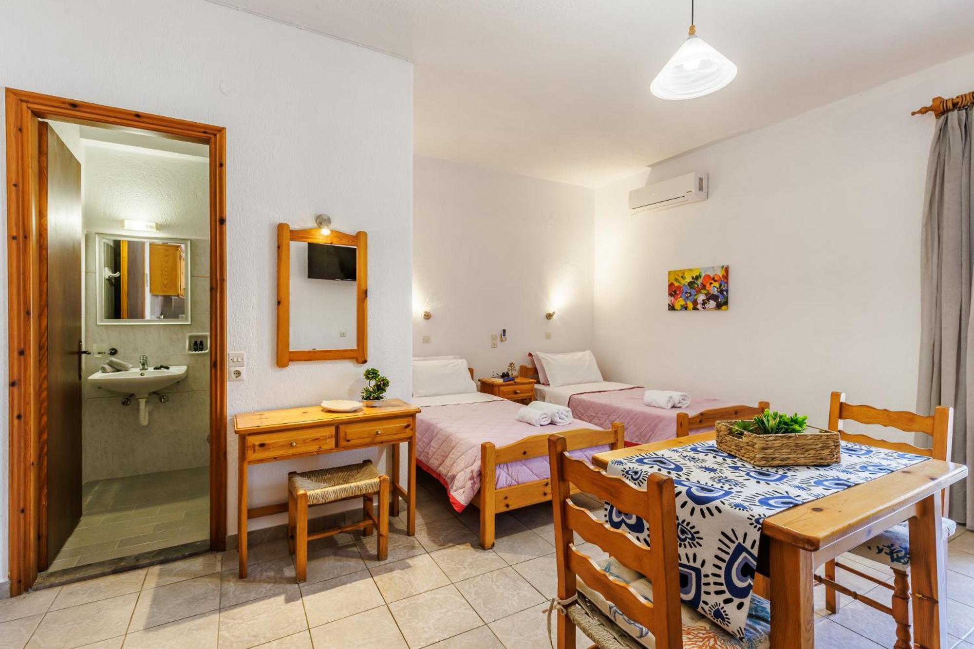Nikolaos Studios Apartments Skopelos Town Exterior photo