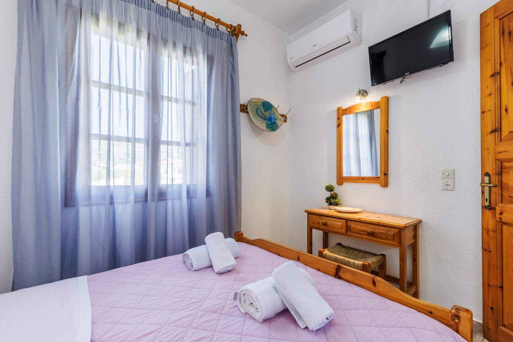 Nikolaos Studios Apartments Skopelos Town Exterior photo