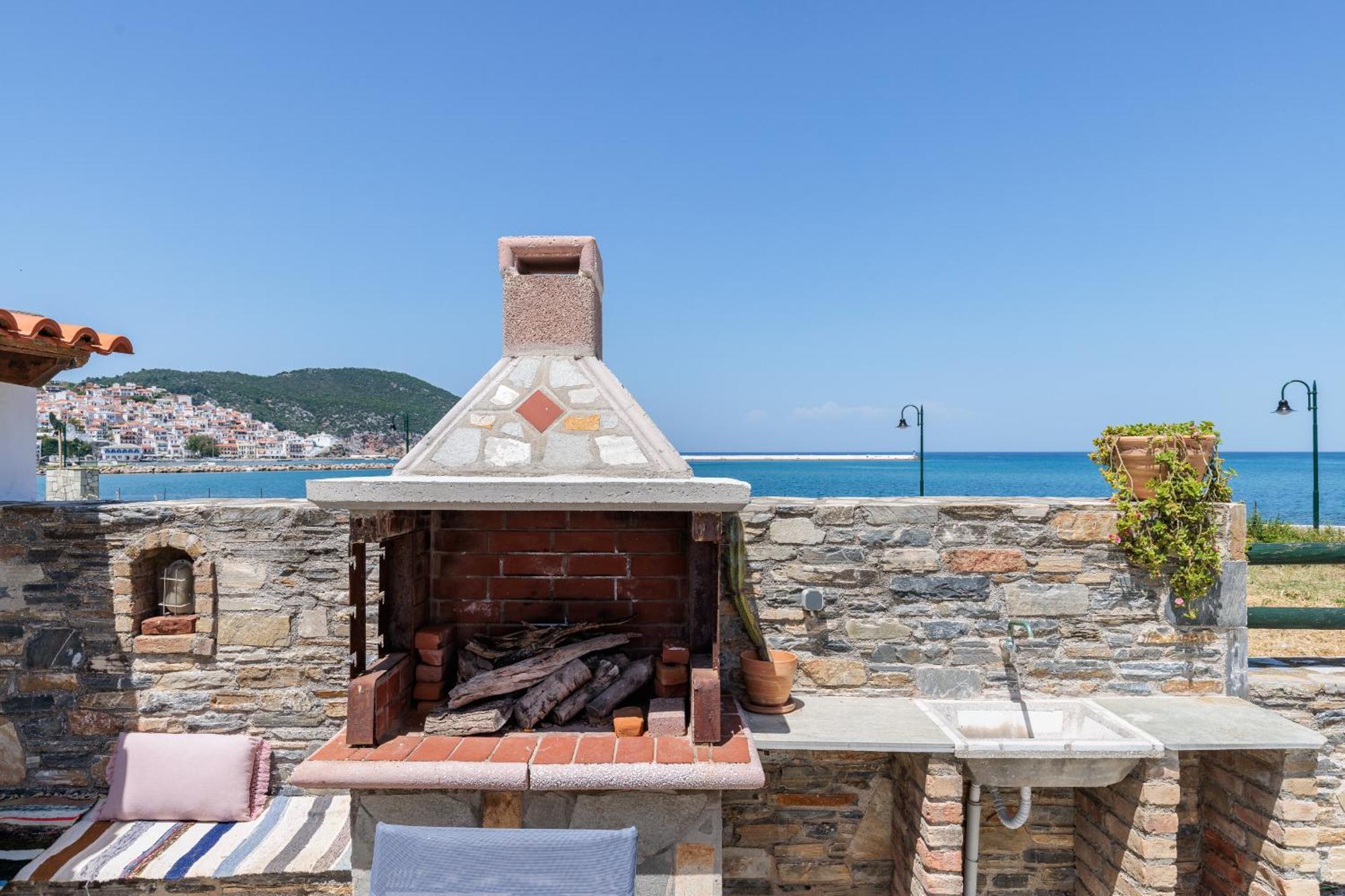 Nikolaos Studios Apartments Skopelos Town Exterior photo