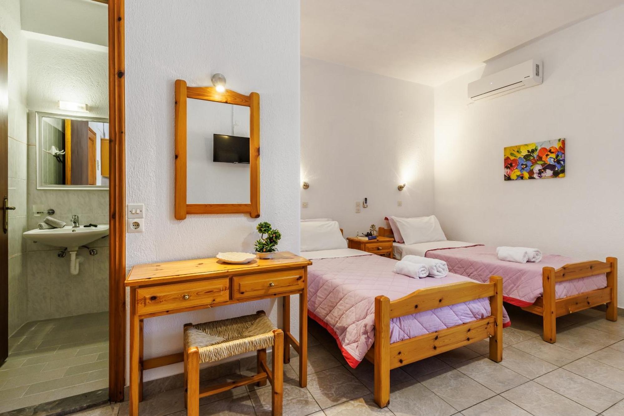 Nikolaos Studios Apartments Skopelos Town Exterior photo