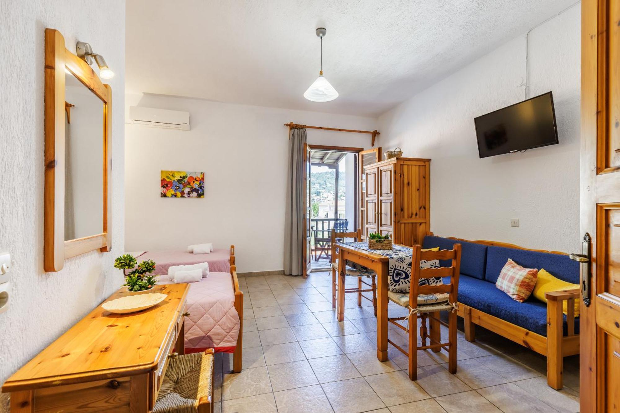 Nikolaos Studios Apartments Skopelos Town Exterior photo