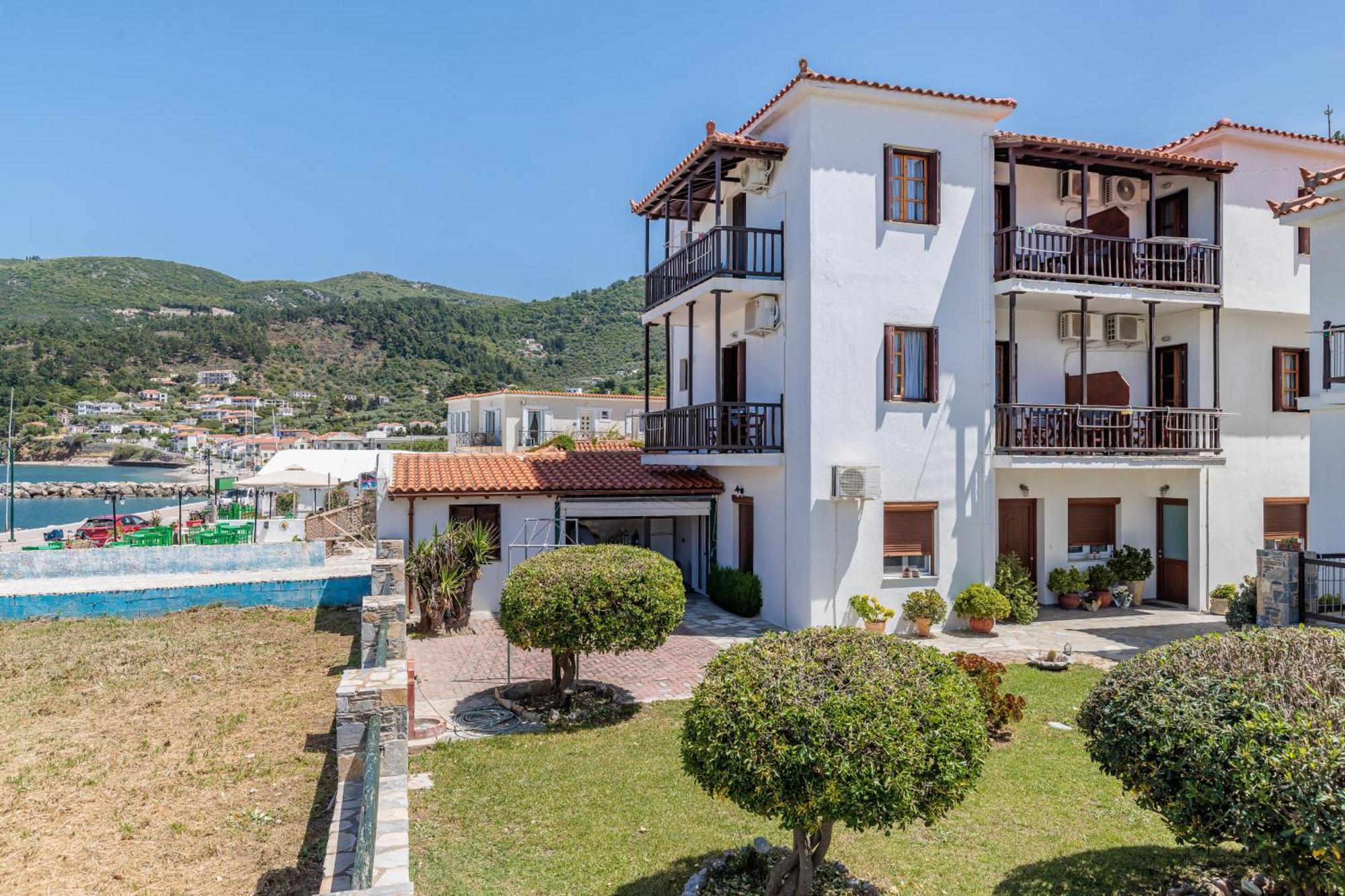 Nikolaos Studios Apartments Skopelos Town Exterior photo