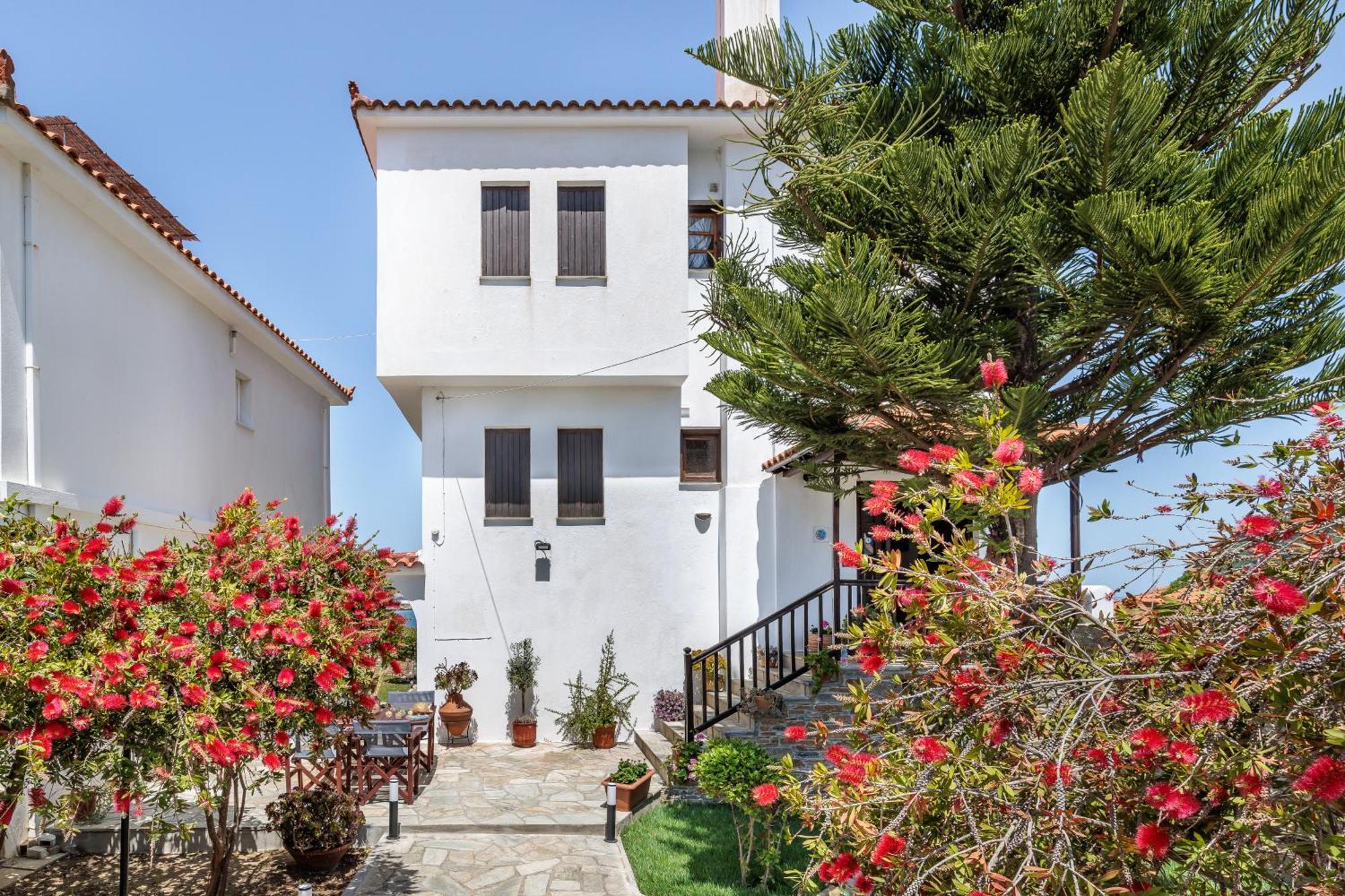 Nikolaos Studios Apartments Skopelos Town Exterior photo