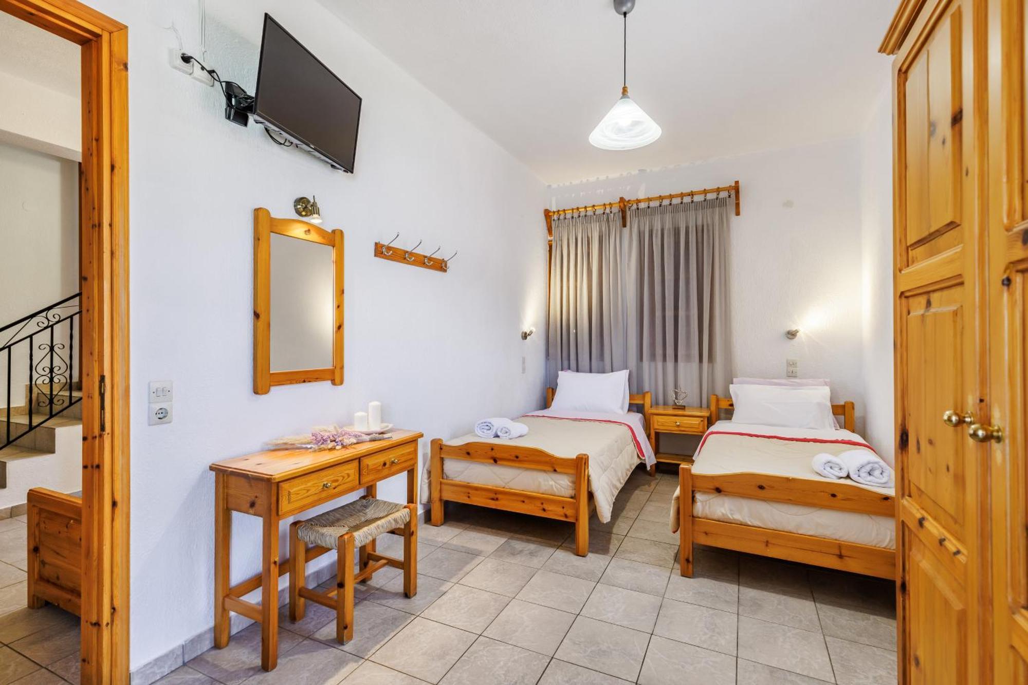 Nikolaos Studios Apartments Skopelos Town Exterior photo