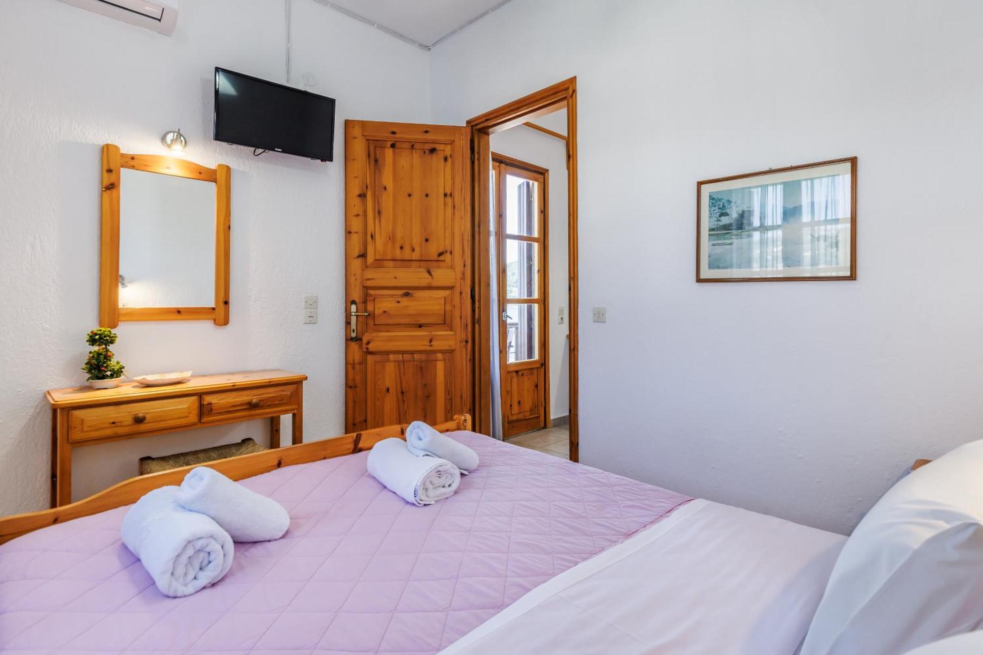Nikolaos Studios Apartments Skopelos Town Exterior photo