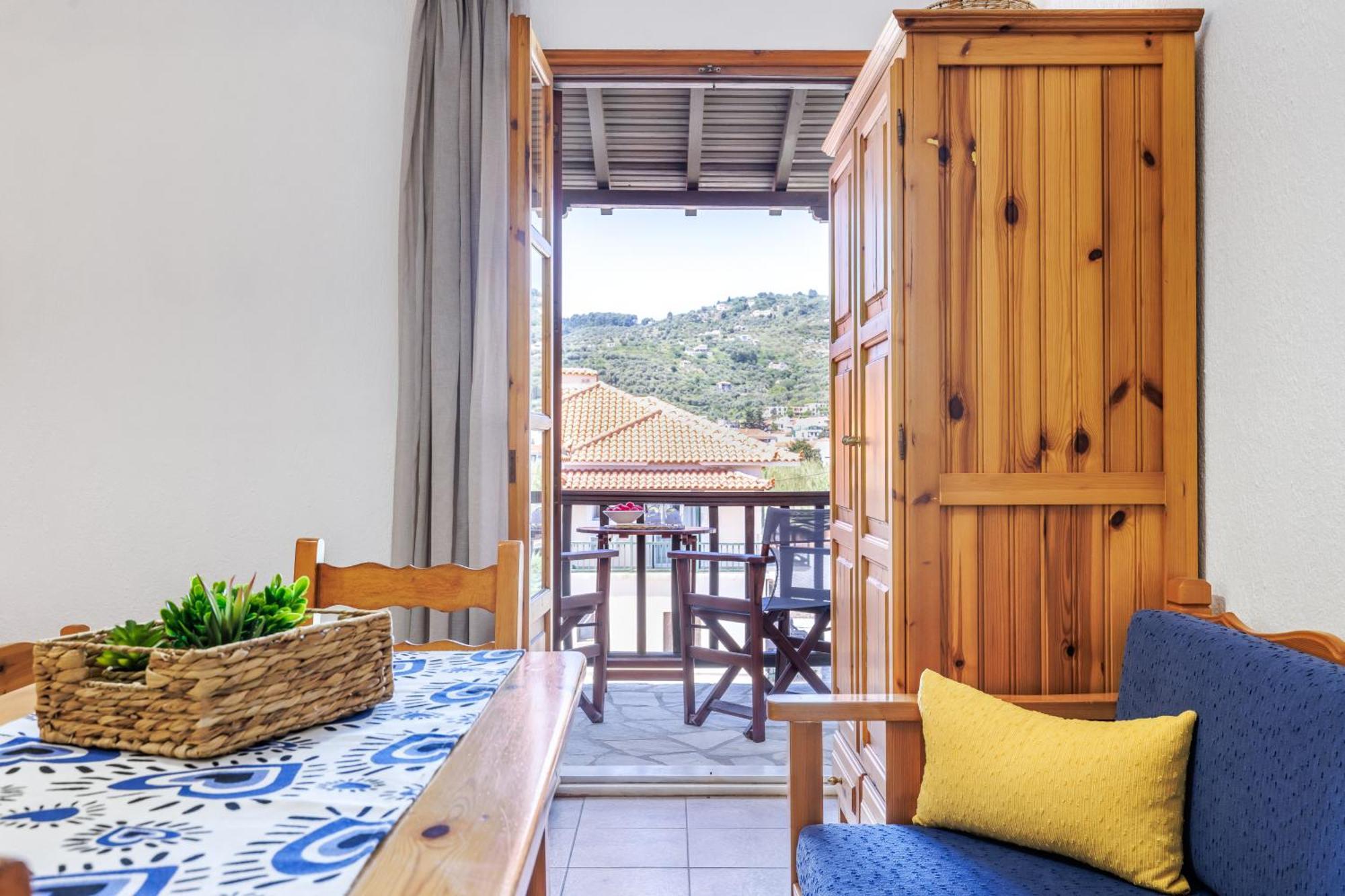 Nikolaos Studios Apartments Skopelos Town Exterior photo