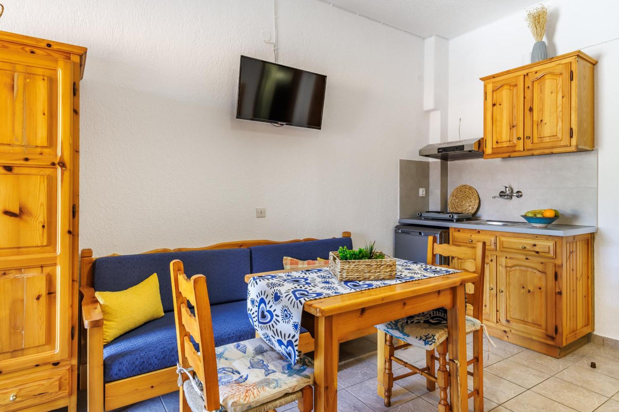 Nikolaos Studios Apartments Skopelos Town Exterior photo