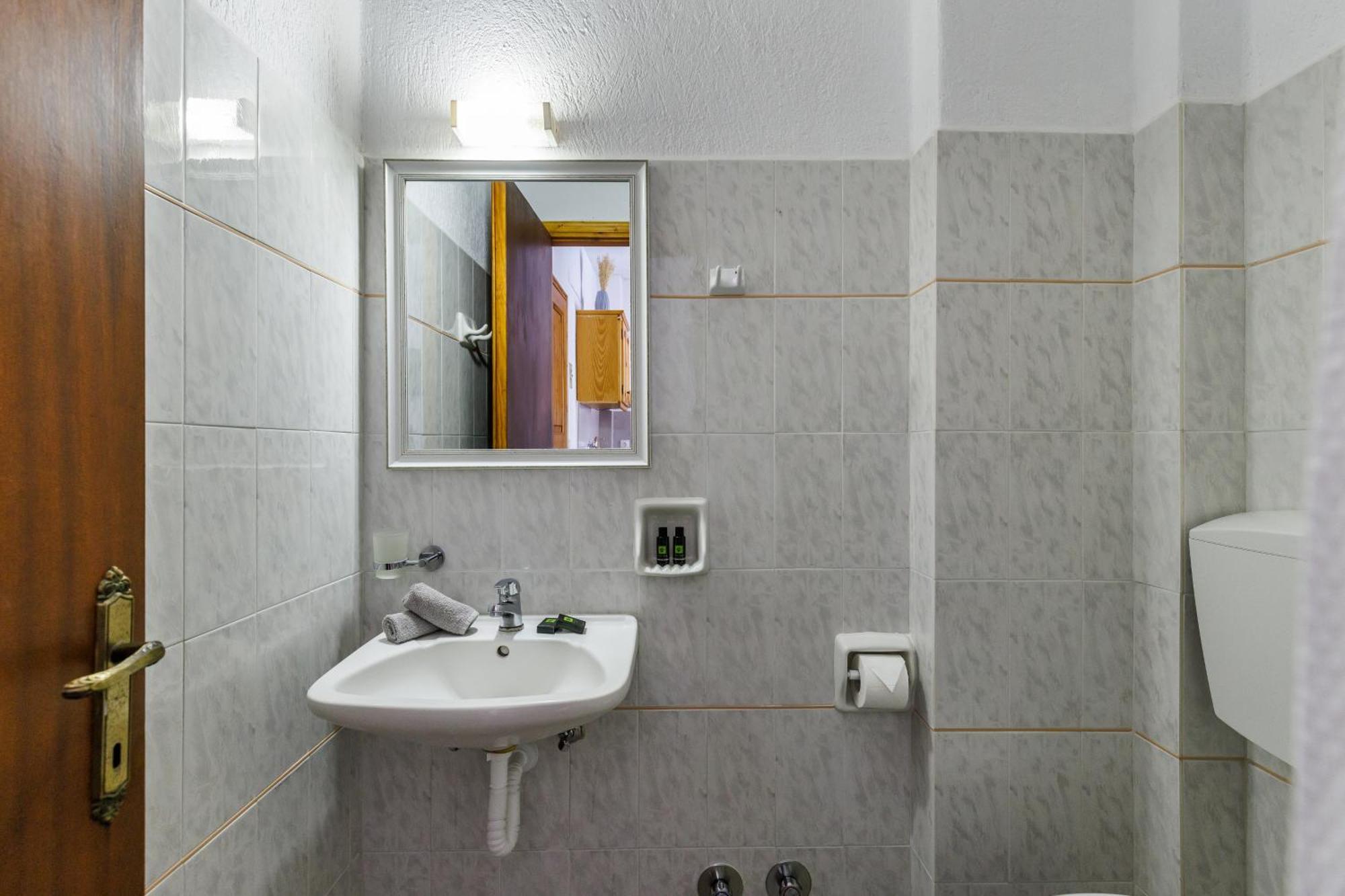 Nikolaos Studios Apartments Skopelos Town Exterior photo